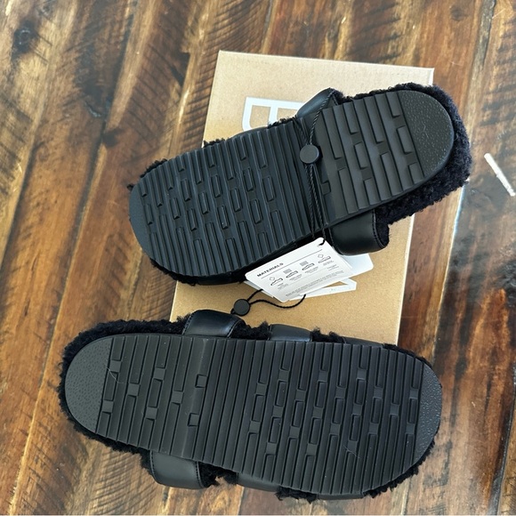 ROAM Black 3 Strap Faux Leather Fuzzy Slide Sandals Size 6 NWT - Picture 5 of 6